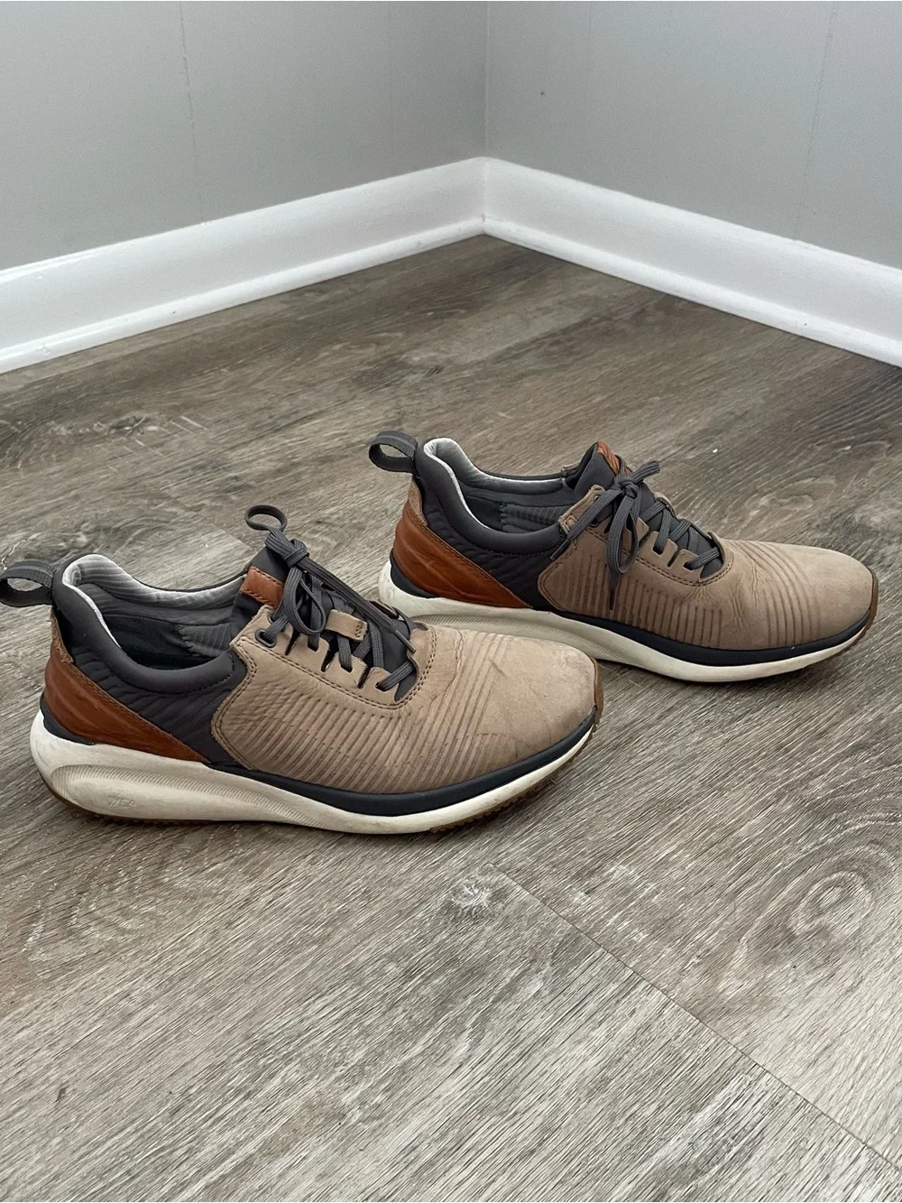 Johnston & Murphy Men’s 8.5M Brown/Taupe Leather Sneakers – Weatherproof